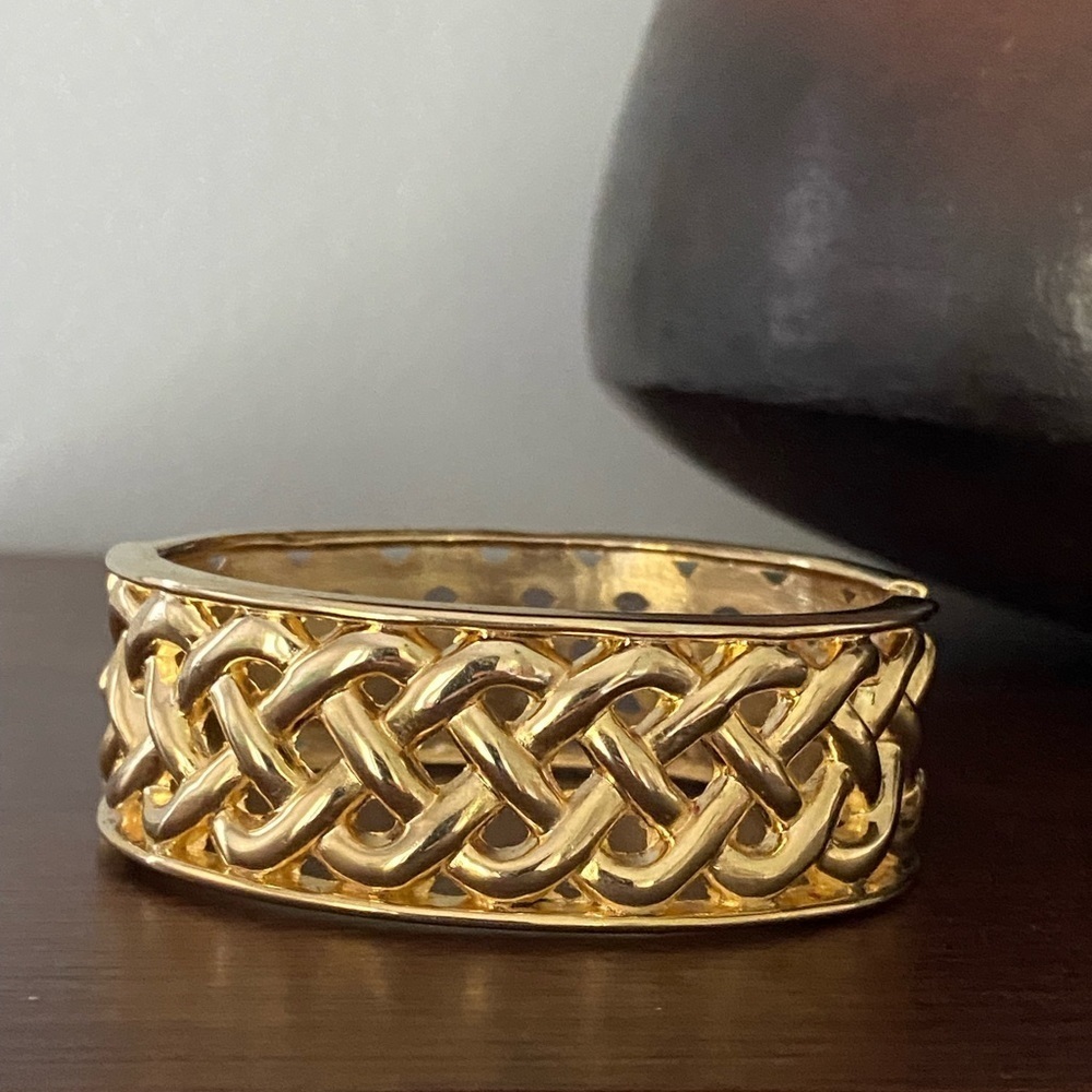 Gold tone vintage hinge bangle